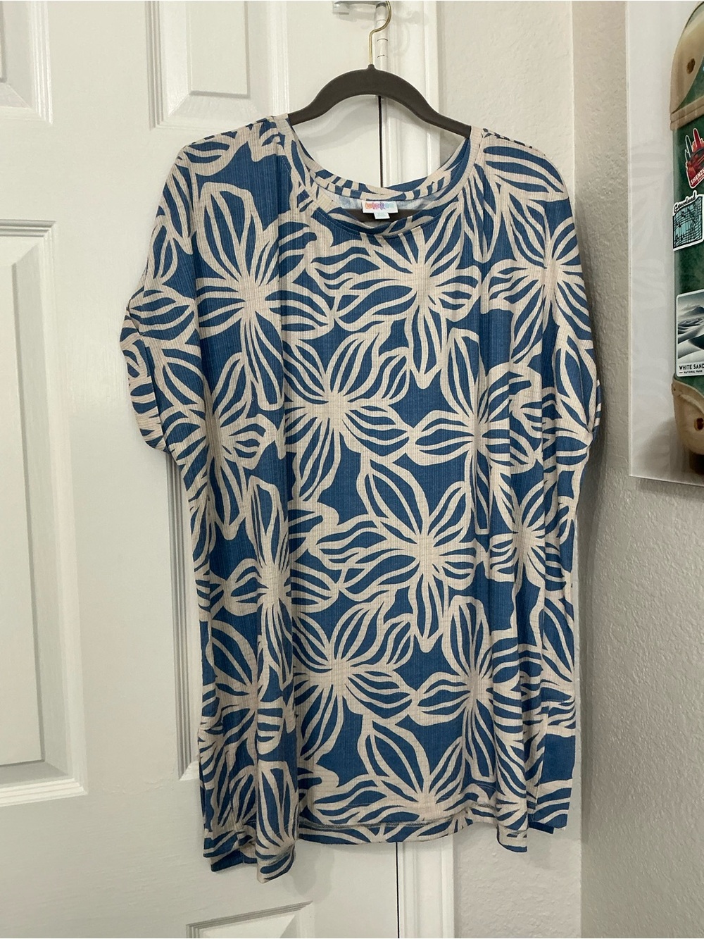 LuLaRoe Blue and Cream Floral Long Sleeve Tunic top Leah
